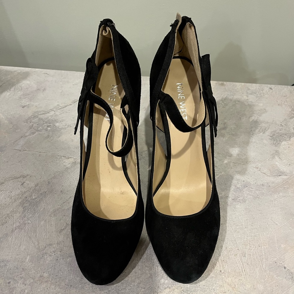 Adorable black suede nine west heel